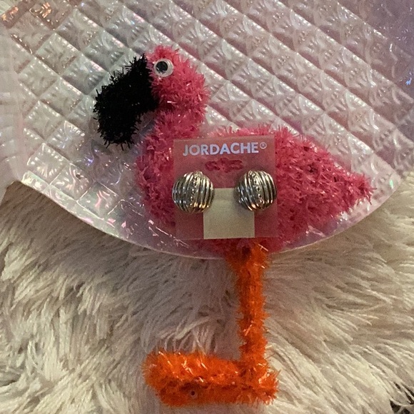 🦩NWT Awesome & So Fun To Wear  Clip Earrings Wardrobe Must Have 🦩 - Picture 4 of 9